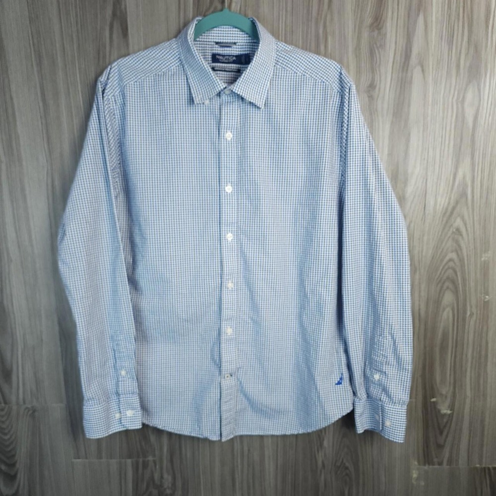 Nautica Classic Fit Wrinkle Resistant Checkered Plaid‎ Button Up Size Large